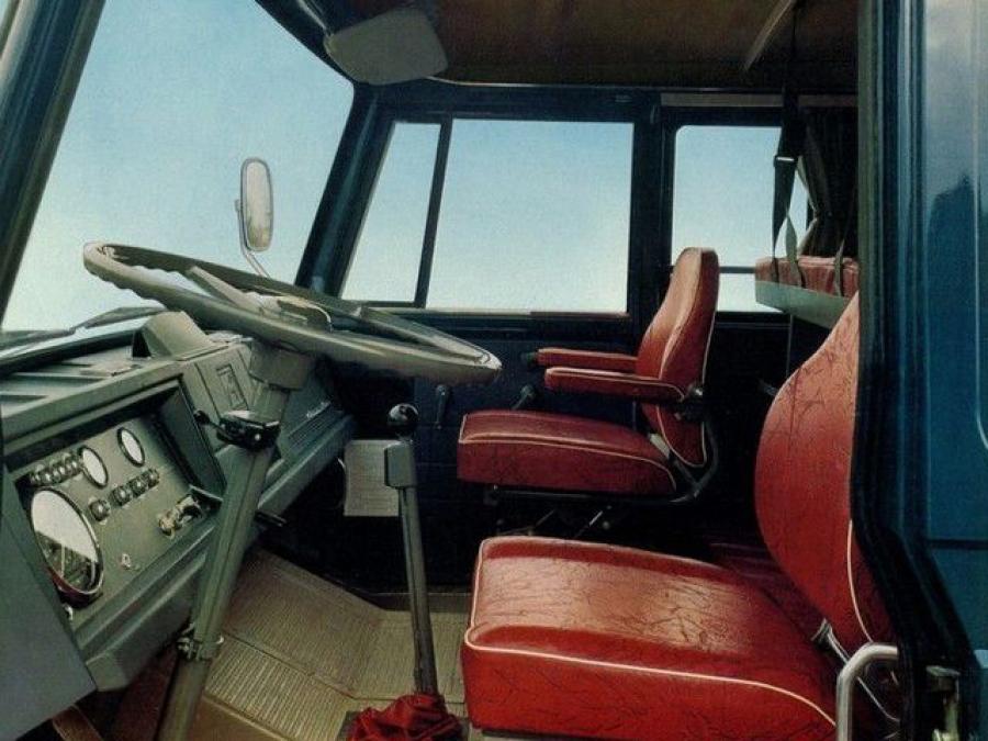 Интерьер Bussing Commodore S16/210 1965 года  (фото 2 из 2)